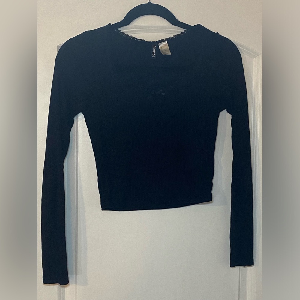 H&M black cropped long sleeve shirt with lace trim size small
